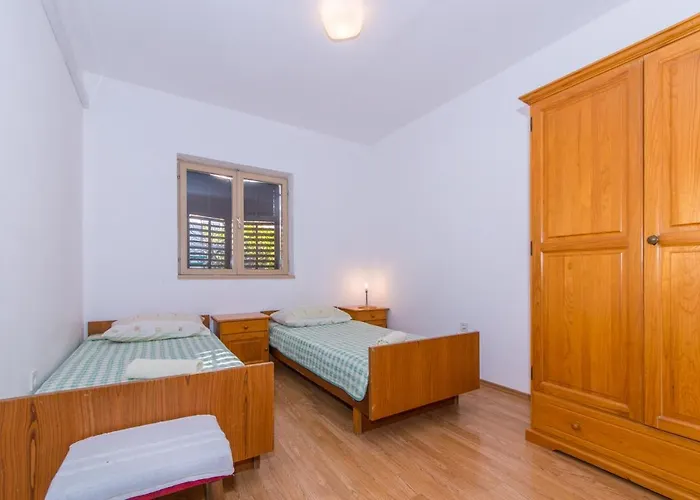 Besker Μακάρσκα